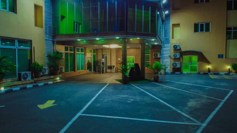 Golden Tulip Hotel- Evergreen Port Harcourt Buitenkant foto