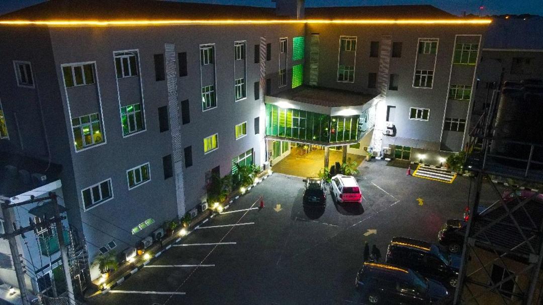 Golden Tulip Hotel- Evergreen Port Harcourt Buitenkant foto